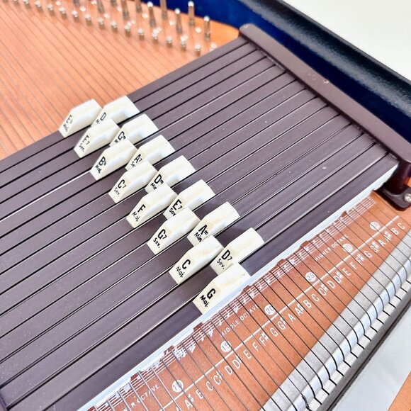 AUTOHARP BY OSCAR SCHMIDT WITH CARRYING CASE BH MODEL - Picture 3 of 16
